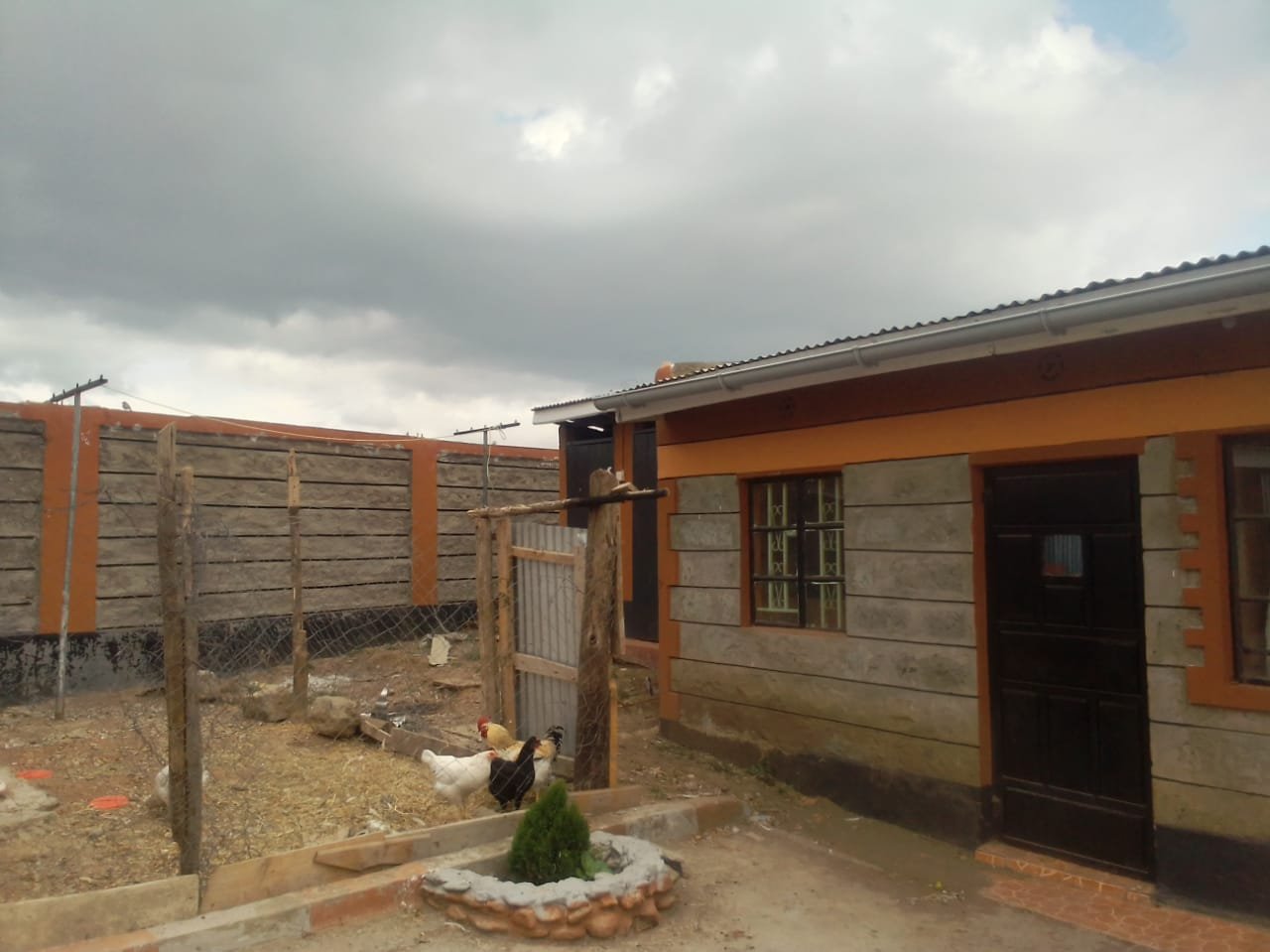 RENTAL HOUSES AT KINAMBA MARKET. plot size 50x100, monthly income 41,000!! Asking price 4.5m Call for more details!!!




